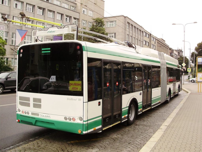 Erste Probefahrten mit Hilfsaggregat des ersten Eberswalder Solaris-Gelenkobusses (E 1) in Ostrava/CZ